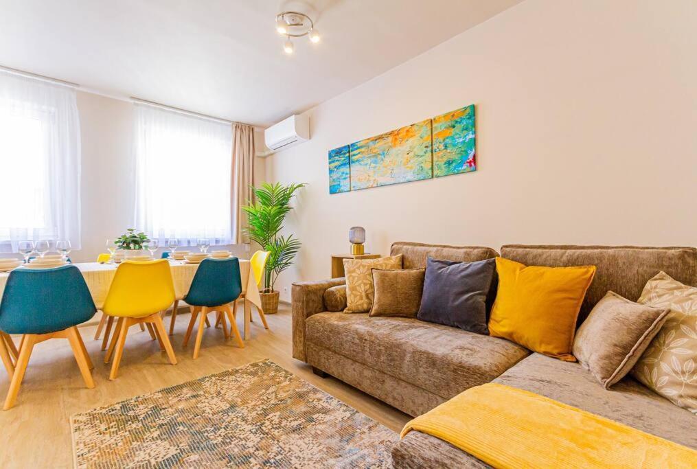 Roomy Apartment 80Sqm At City Center Free Parking Space, Ac & Balcony 부다페스트 외부 사진